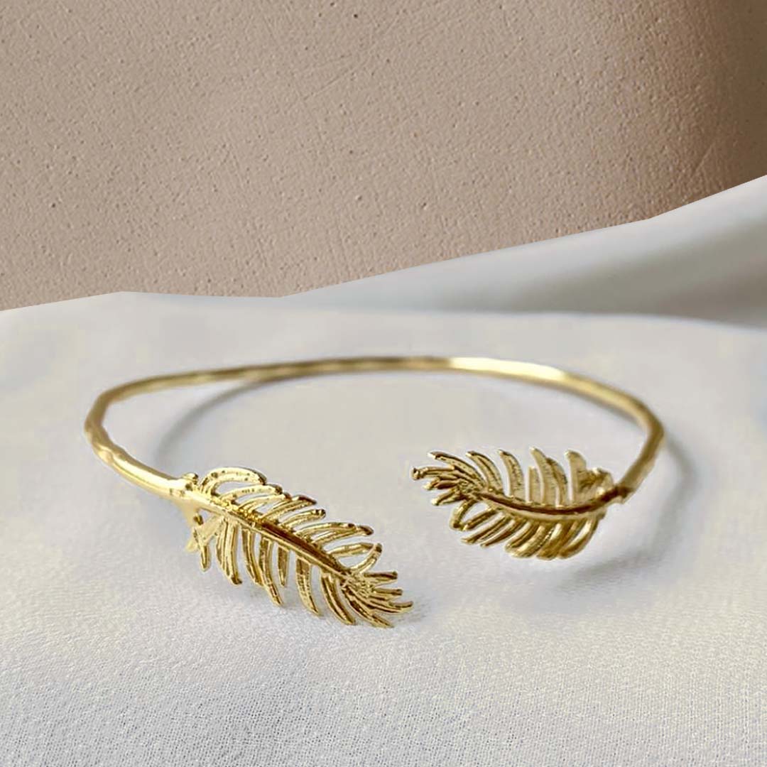 Beaux Gold Feather Bracelet (Free Size)