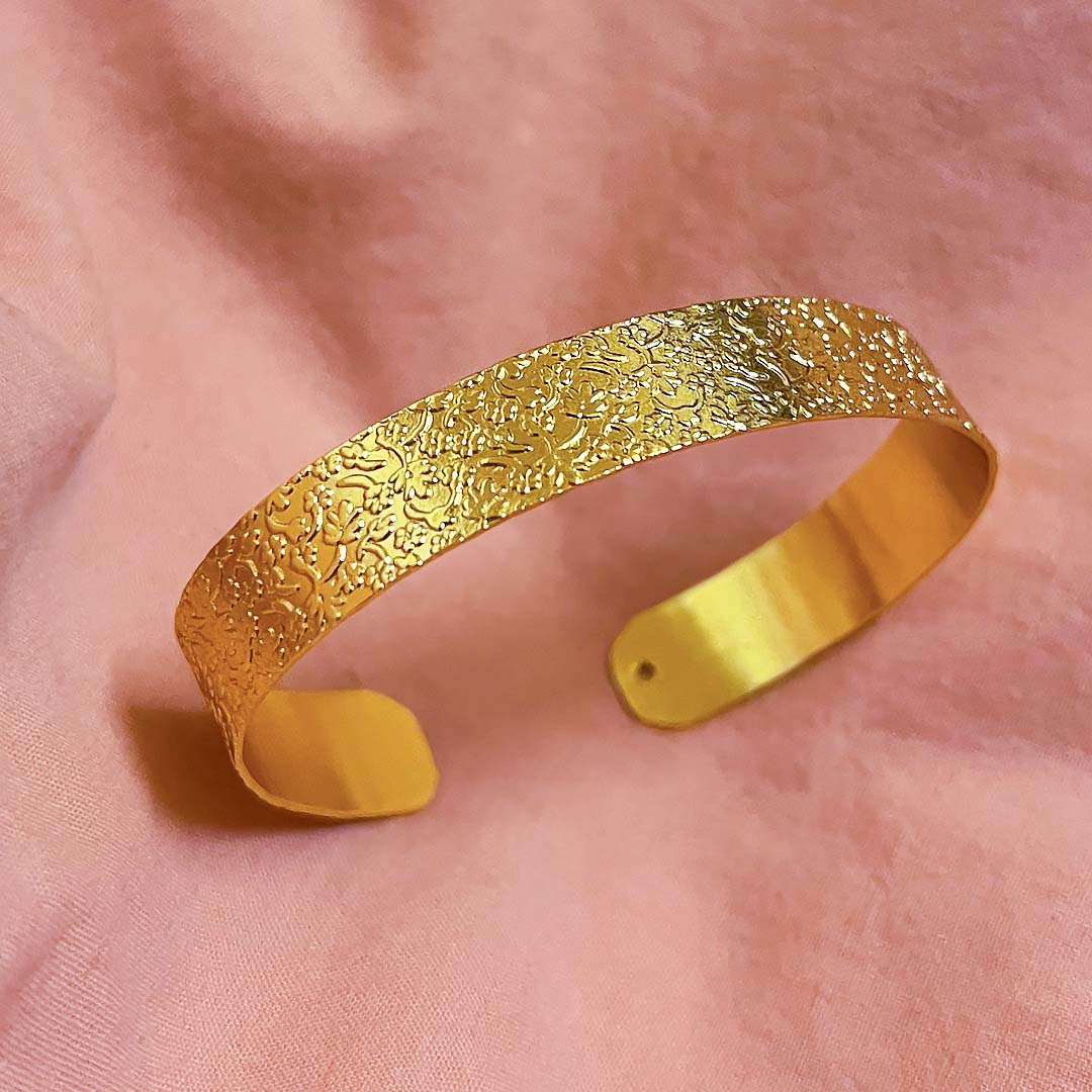 Gold Plated Textured Kangan Womens Bracelet