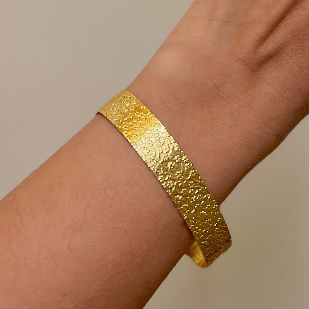 Gold Plated Textured Kangan Womens Bracelet